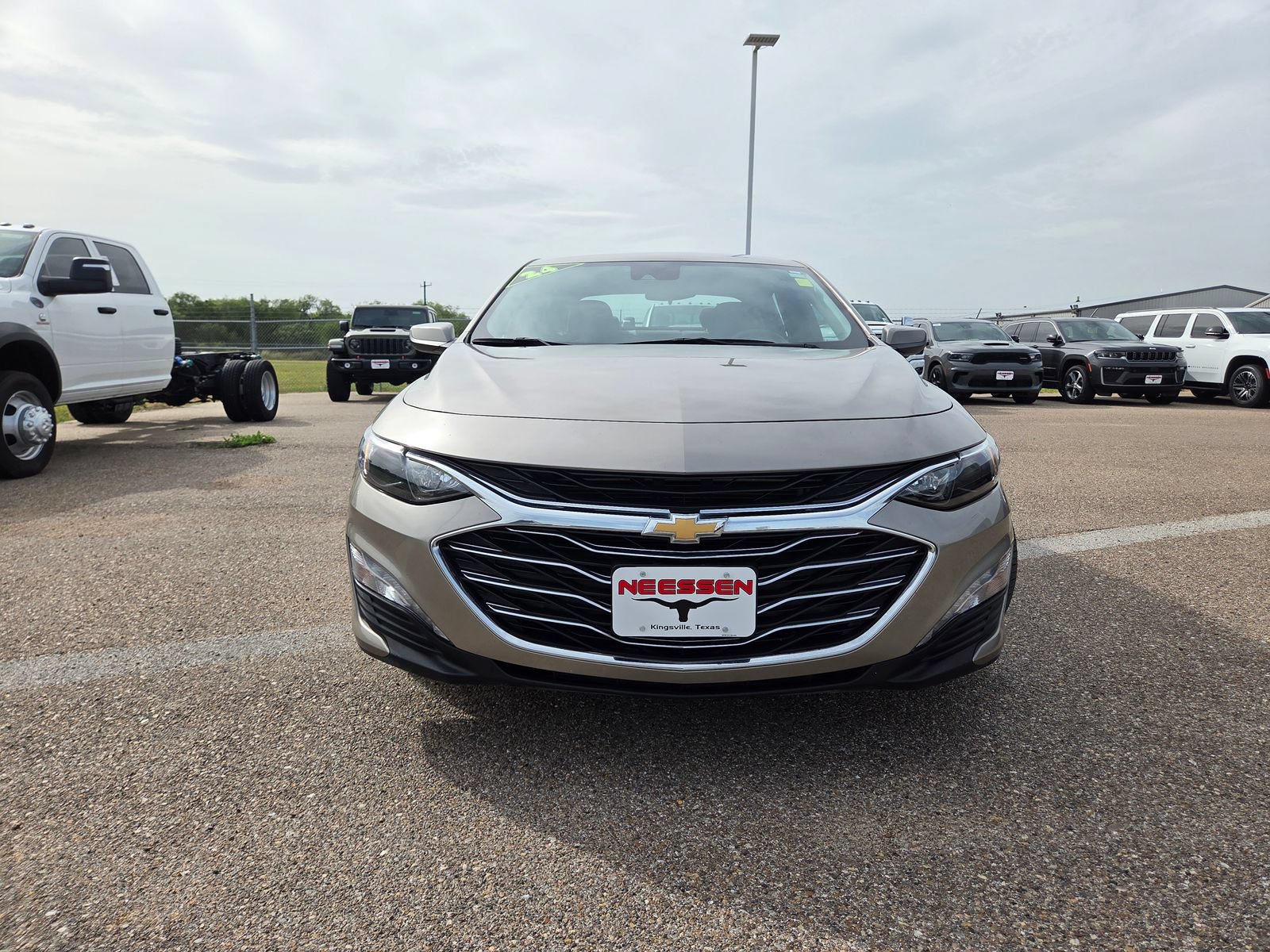 Used 2024 Chevrolet Malibu LT FWD image 2