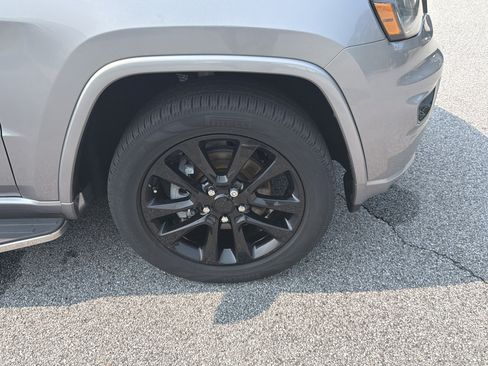 Used 2020 Jeep Grand Cherokee Altitude AWD/4WD image 16