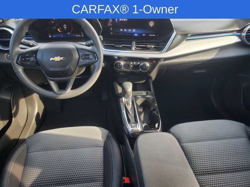 Used 2025 Chevrolet Trax LT FWD image 22