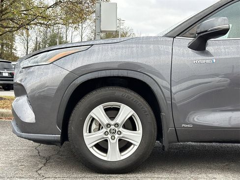 Used 2021 Toyota Highlander LE image 9