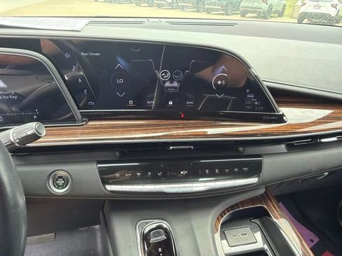 Used 2022 Cadillac Escalade Premium Luxury AWD/4WD image 7