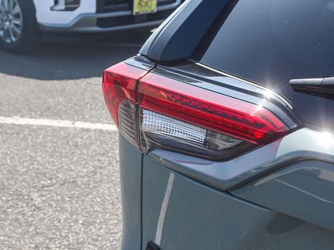 Used 2023 Toyota RAV4 XLE Premium image 8