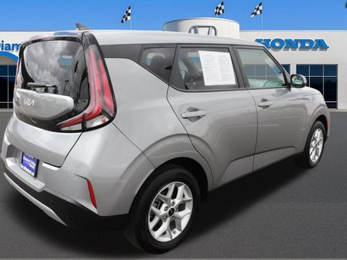 Used 2025 Kia Soul LX w/ LX Technology Package FWD image 7