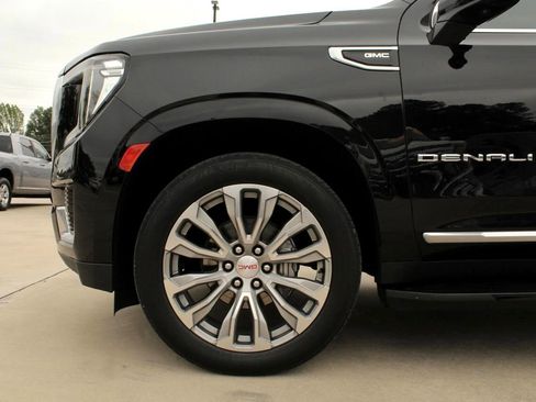 Used 2021 GMC Yukon XL Denali w/ Advanced Technology Package image 7
