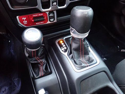Used 2023 Jeep Gladiator Rubicon w/ Cold Weather Group AWD/4WD image 15