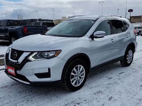 Used 2019 Nissan Rogue SV image 4
