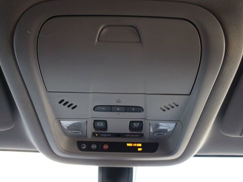 Used 2017 GMC Acadia SLT FWD image 17