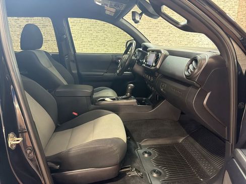 Used 2020 Toyota Tacoma TRD Off-Road w/ Technology Package image 11
