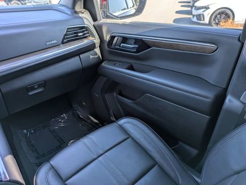 Used 2025 Chevrolet Tahoe High Country image 21