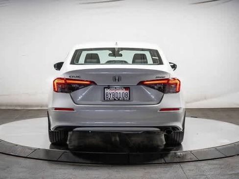 Used 2022 Honda Civic Sport image 3