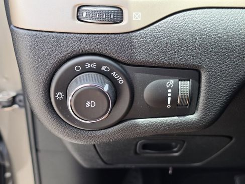 Certified 2018 Jeep Cherokee Latitude AWD/4WD image 25