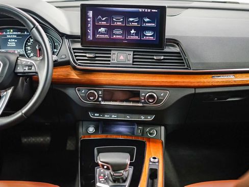 Used 2021 Audi Q5 Premium image 13