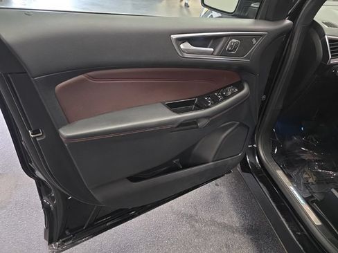 Used 2020 Ford Edge Titanium w/ Equipment Group 301A AWD/4WD image 13