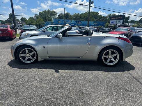 Used 2005 Nissan 350Z Touring image 9