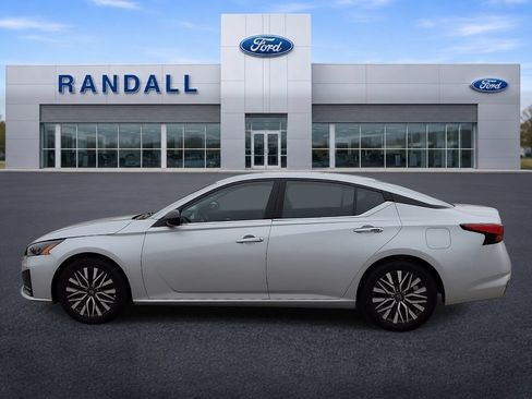 Used 2025 Nissan Altima 2.5 SV FWD image 3