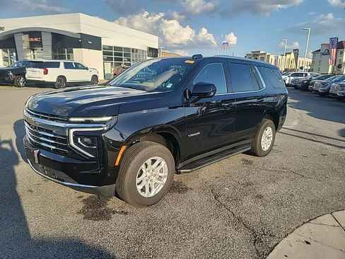 Used 2025 Chevrolet Tahoe LT image 3