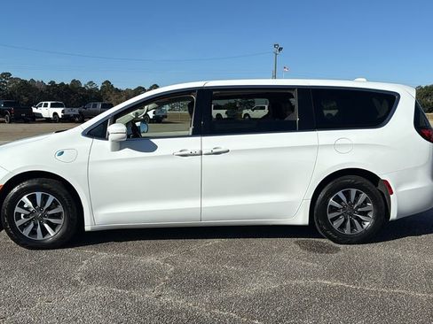 Used 2022 Chrysler Pacifica Touring-L image 5