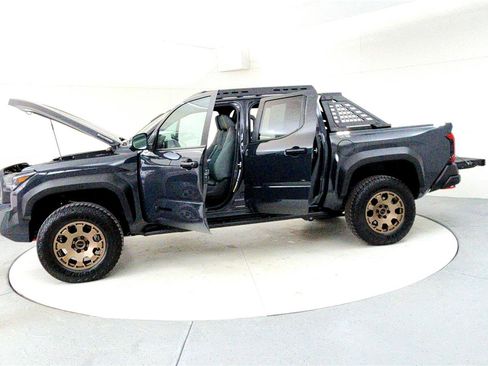 Certified 2025 Toyota Tacoma 4x4 Double Cab Hybrid image 10