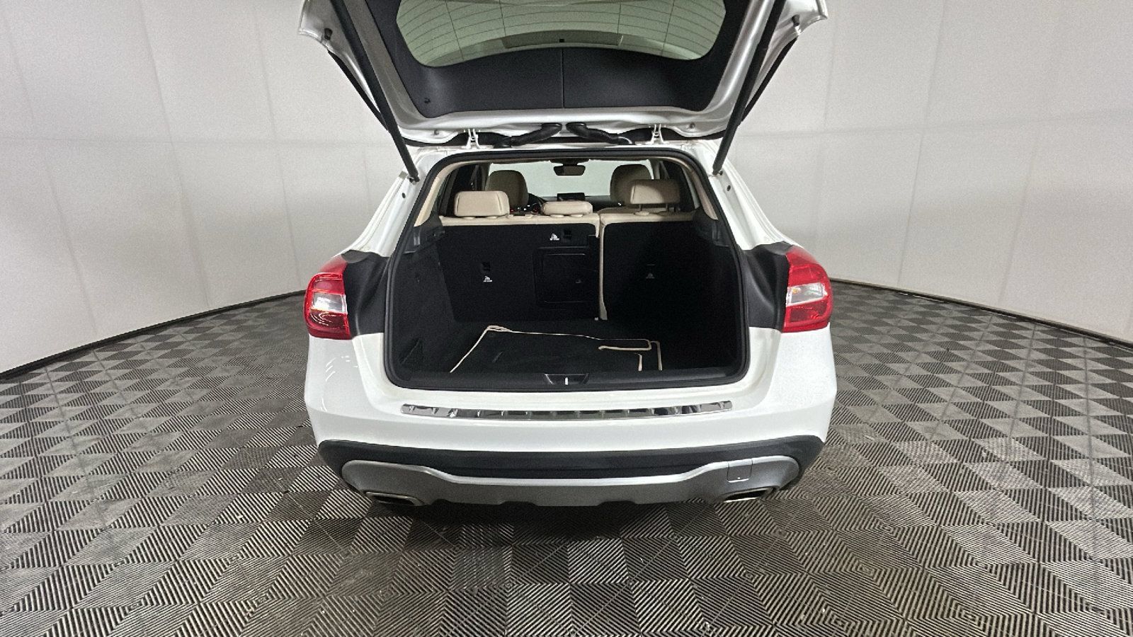 Used 2019 Mercedes-Benz GLA 250 4MATIC image 27