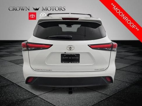Used 2023 Toyota Highlander XLE AWD/4WD image 5