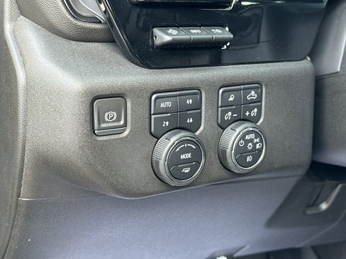 Used 2024 Chevrolet Silverado 2500 ZR2 w/ Technology Package image 13