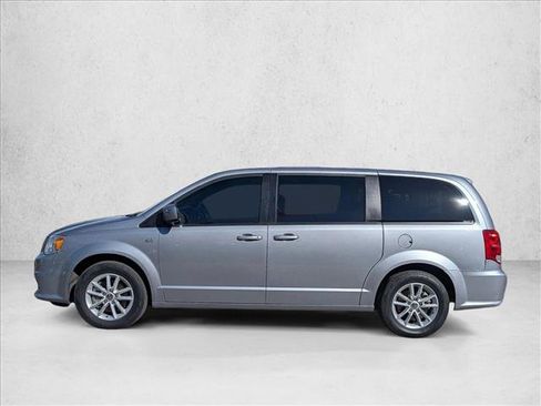 Used 2019 Dodge Grand Caravan SE image 4