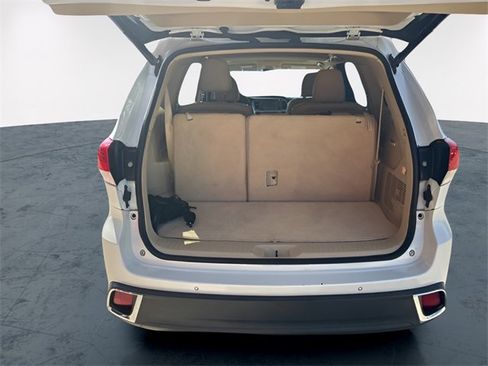 Used 2017 Toyota Highlander Limited image 8