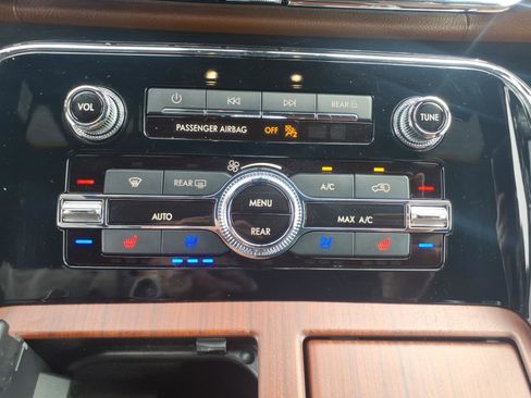 Used 2022 Lincoln Navigator Reserve image 22