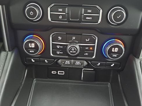 Used 2023 Chevrolet Suburban LT AWD/4WD image 29