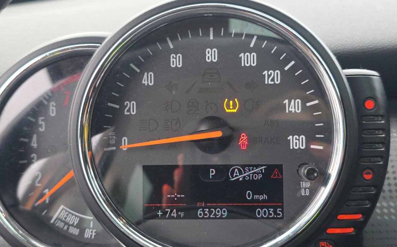 Used 2015 MINI Cooper 4-Door Hardtop FWD image 13