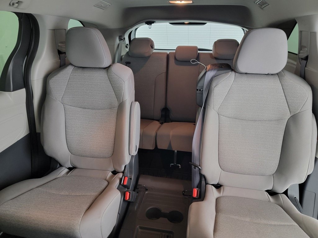 Used 2024 Toyota Sienna LE FWD image 13