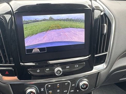 Used 2020 Chevrolet Traverse LT FWD image 9