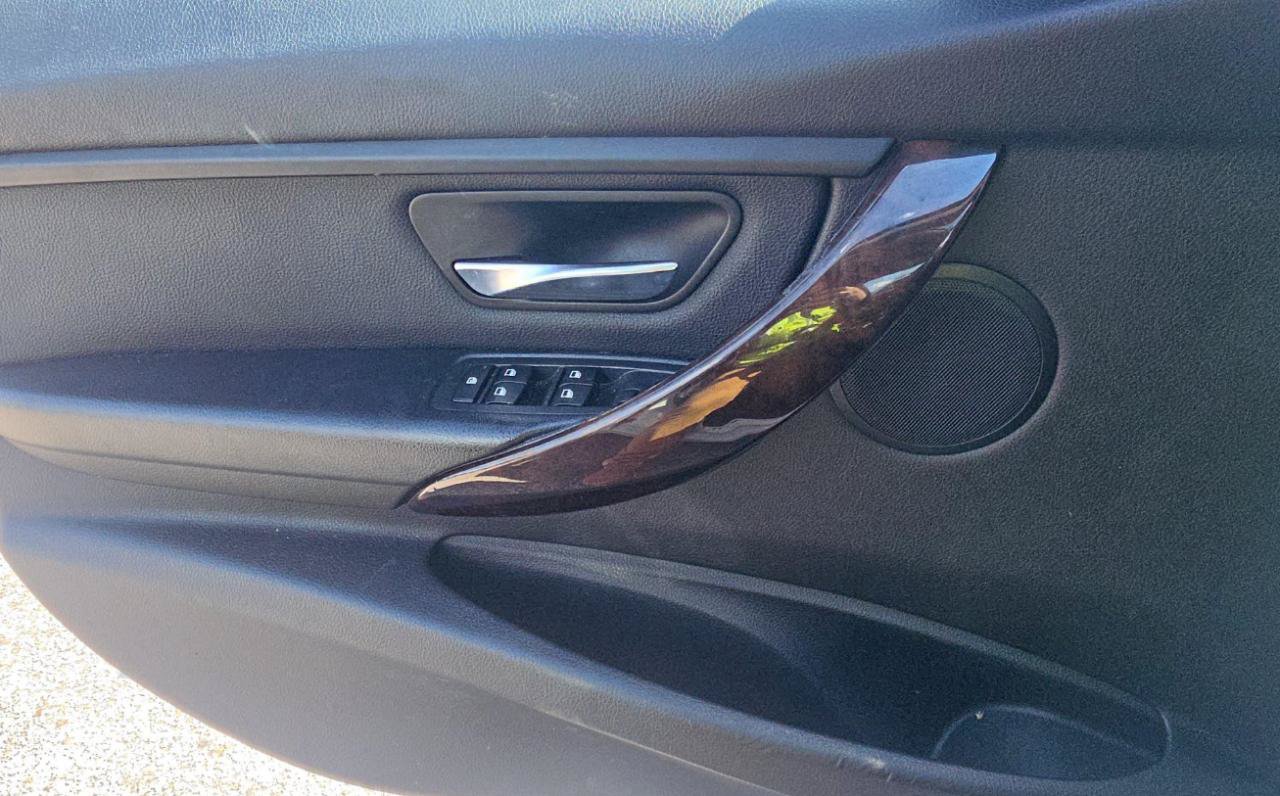 Used 2015 BMW 320i Sedan RWD image 13