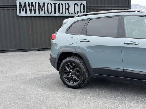 Used 2015 Jeep Cherokee Trailhawk w/ Leather Interior Group AWD/4WD image 4