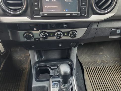 Used 2016 Toyota Tacoma SR5 w/ SR5 Appearance Package (SN) AWD/4WD image 12
