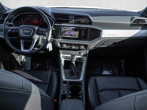 Used 2025 Audi Q3 2.0T Premium image 19