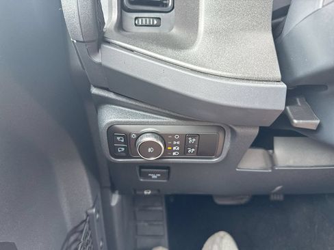 Used 2025 Ford Bronco Badlands AWD/4WD image 19
