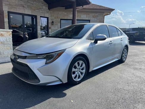 Used 2021 Toyota Corolla LE image 1