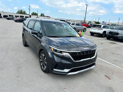 Used 2023 Kia Carnival EX FWD image 19