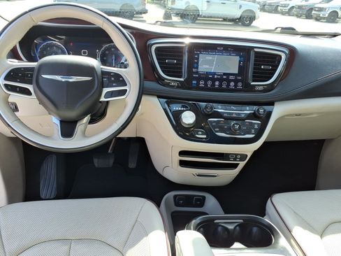 Used 2020 Chrysler Pacifica Limited image 16