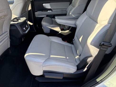 Used 2025 Ford Expedition Active image 23