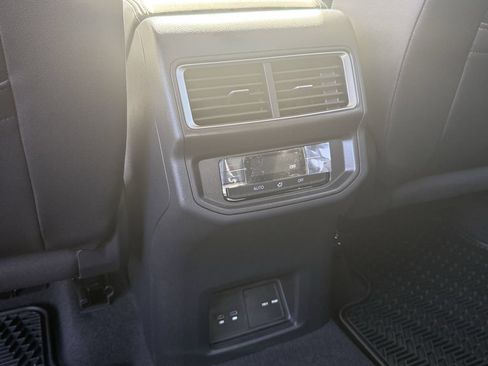 New 2026 Volkswagen Atlas SE FWD image 25