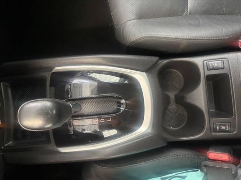 Used 2015 Nissan Rogue SL FWD image 17