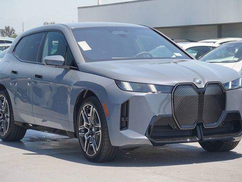 Used 2026 BMW iX xDrive45 w/ M Sport Package AWD/4WD image 3