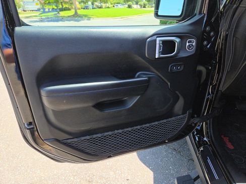 Used 2018 Jeep Wrangler Unlimited Sport S AWD/4WD image 13