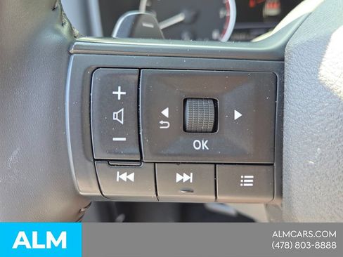 Used 2025 Nissan Rogue SV FWD image 25