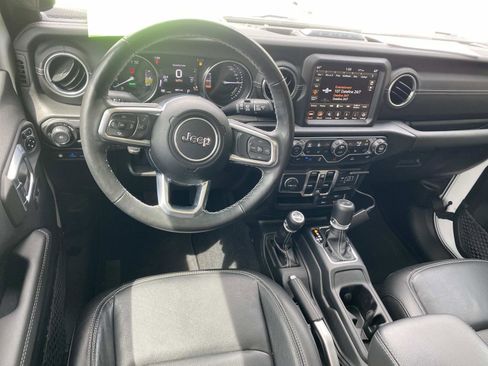 Used 2023 Jeep Wrangler Sahara w/ Cold Weather Group image 19