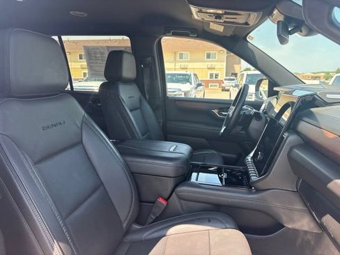 Used 2025 GMC Yukon Denali AWD/4WD image 34