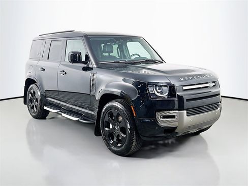 Used 2023 Land Rover Defender 110 X-Dynamic SE image 3