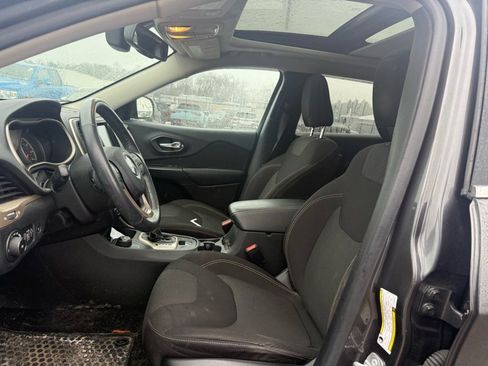 Used 2015 Jeep Cherokee Latitude w/ Comfort/Convenience Group image 10